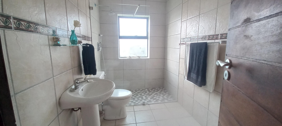 4 Bedroom Property for Sale in Pringle Bay Western Cape